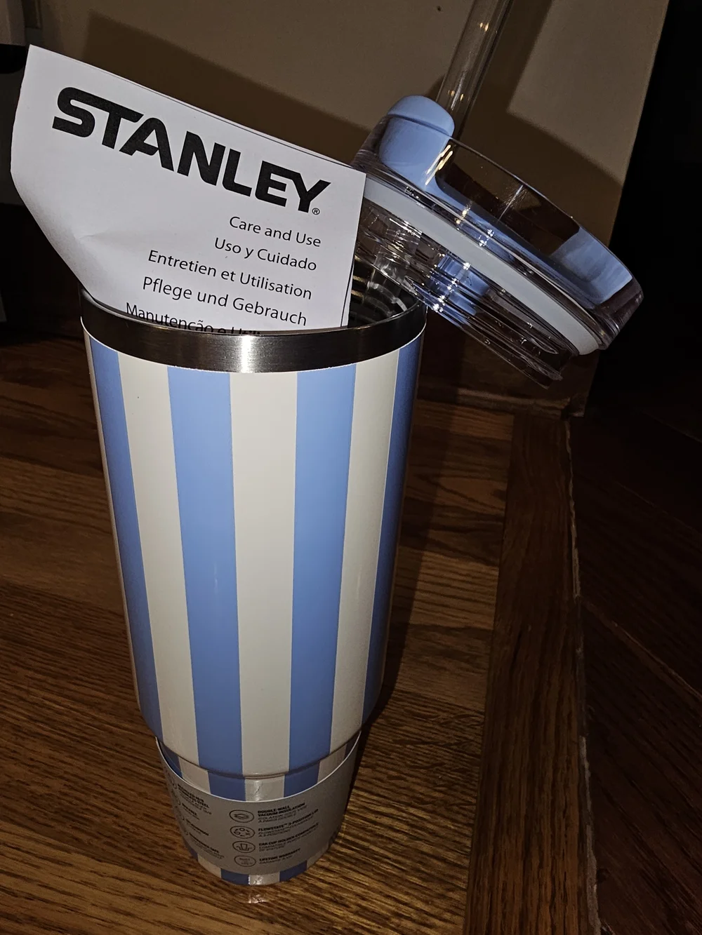 Stanley 30 Oz Tumbler In Cornflower Cabana Gloss - Picture 3 of 5